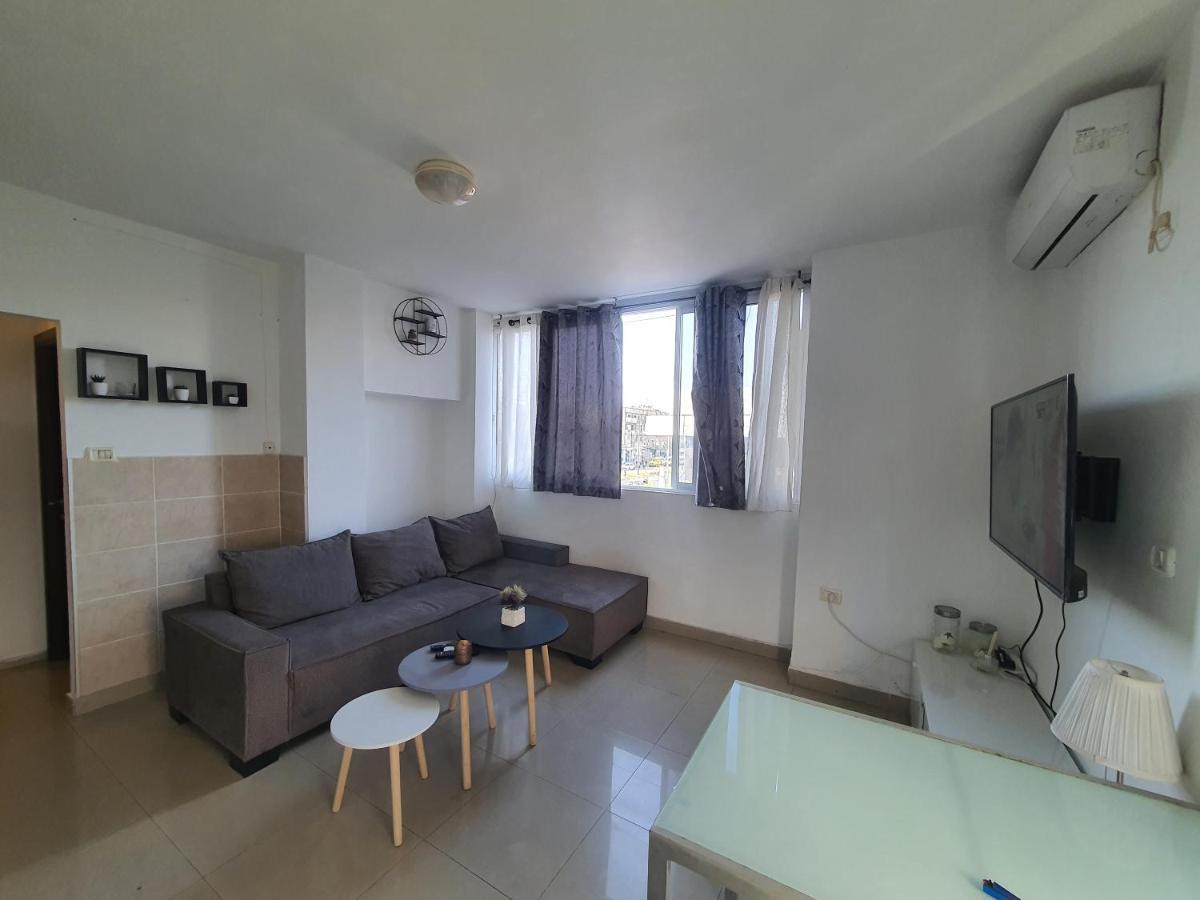 אצל סונו בלב העיר Apartment Netanya Luaran gambar